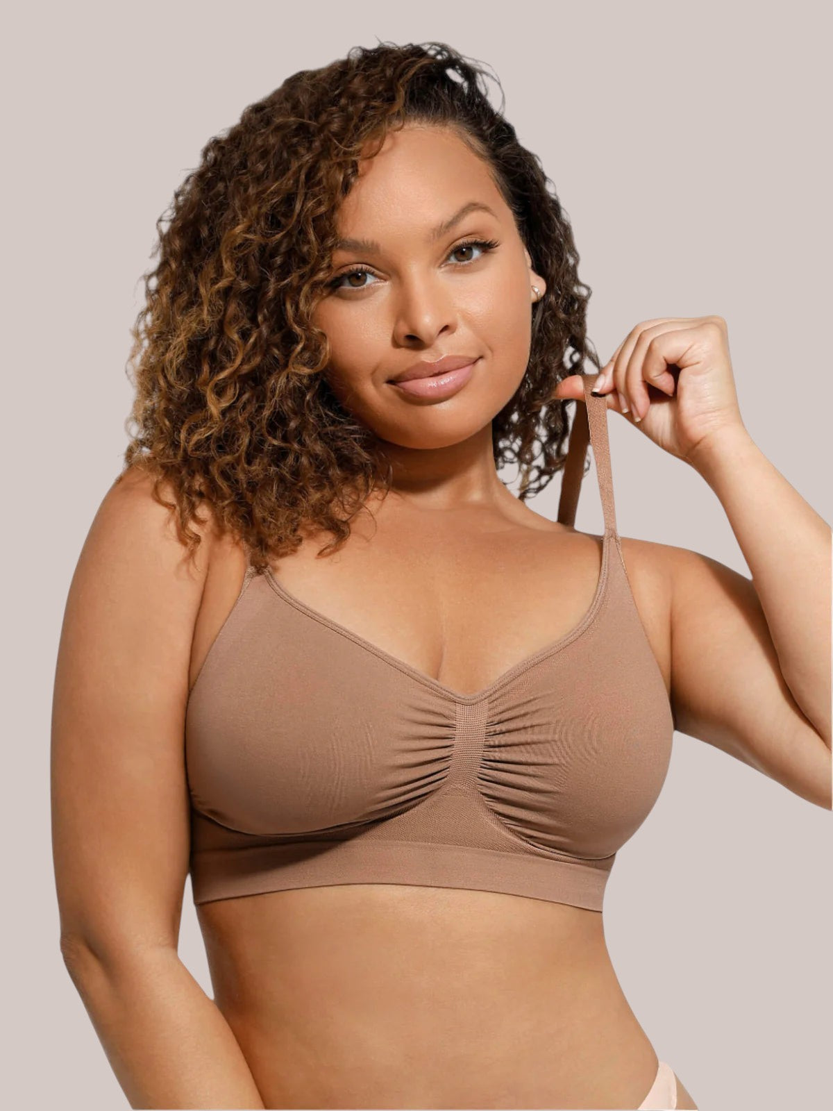 Model wearing a beige Inshapewear™ seamless bra with a ruched center detail, offering a smooth and comfortable fit.